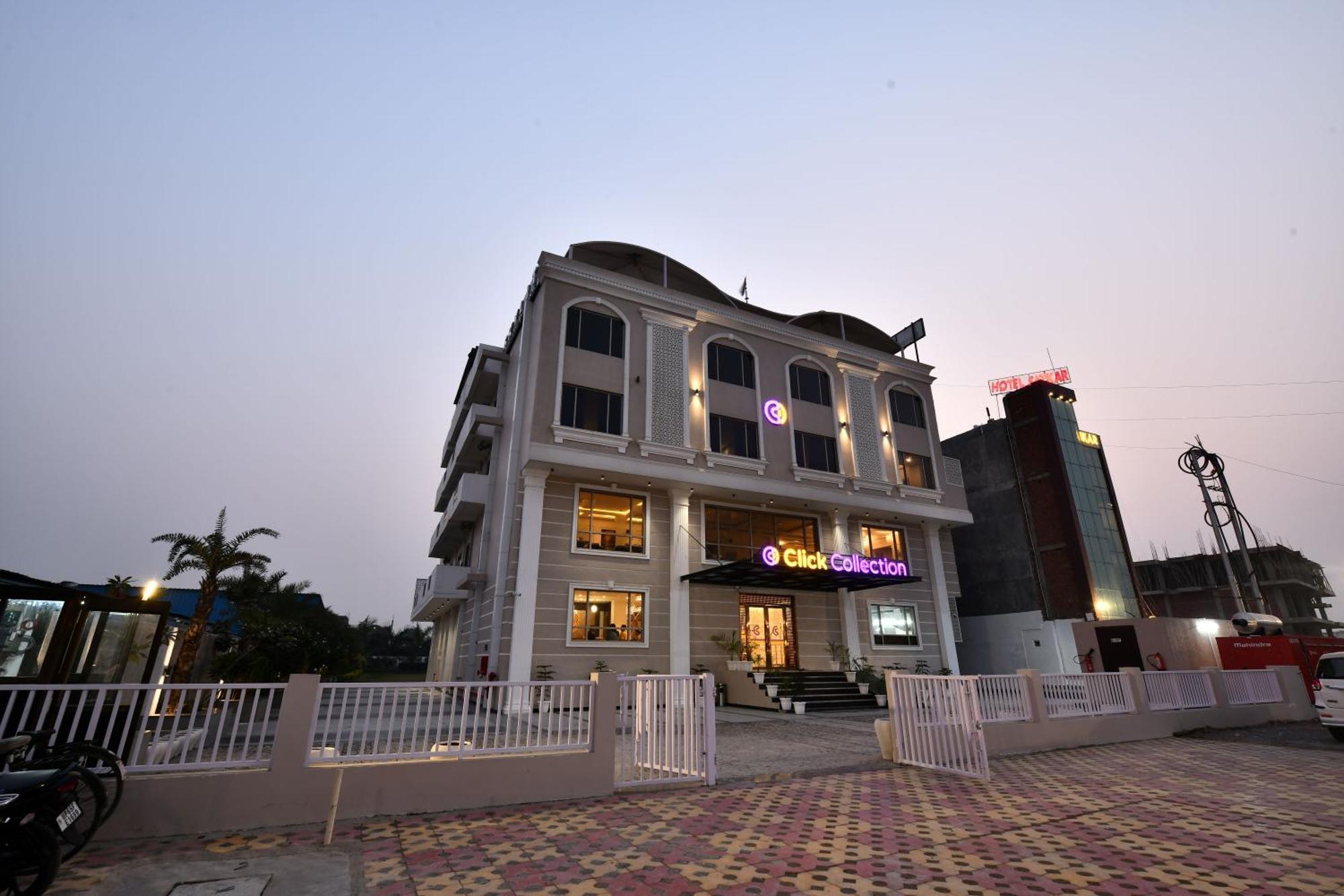 Click Collection Grand Gateway Varanasi Exterior photo
