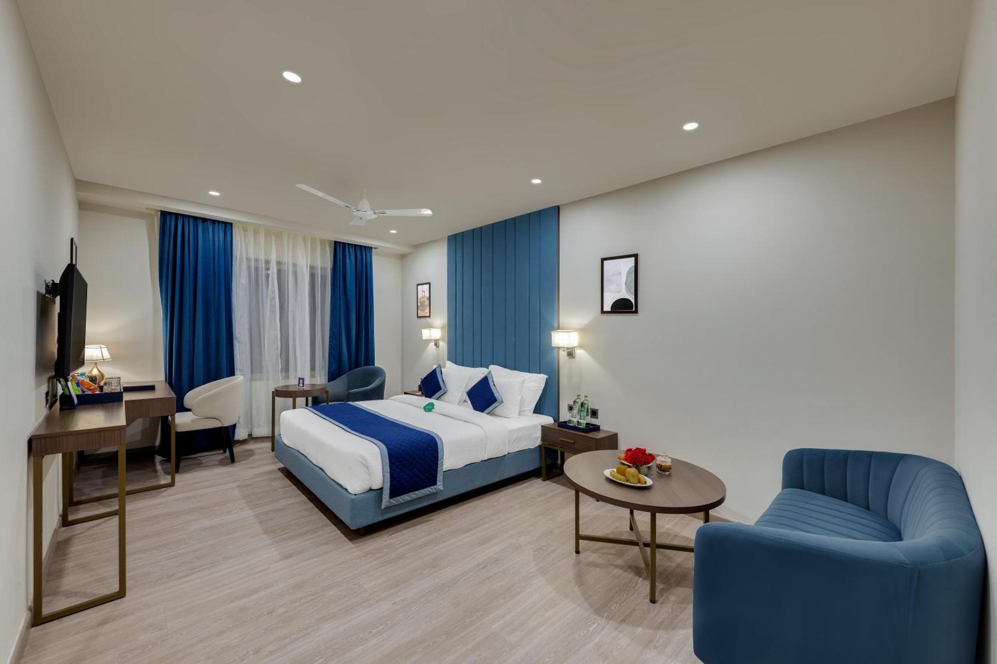 Click Collection Grand Gateway Varanasi Exterior photo