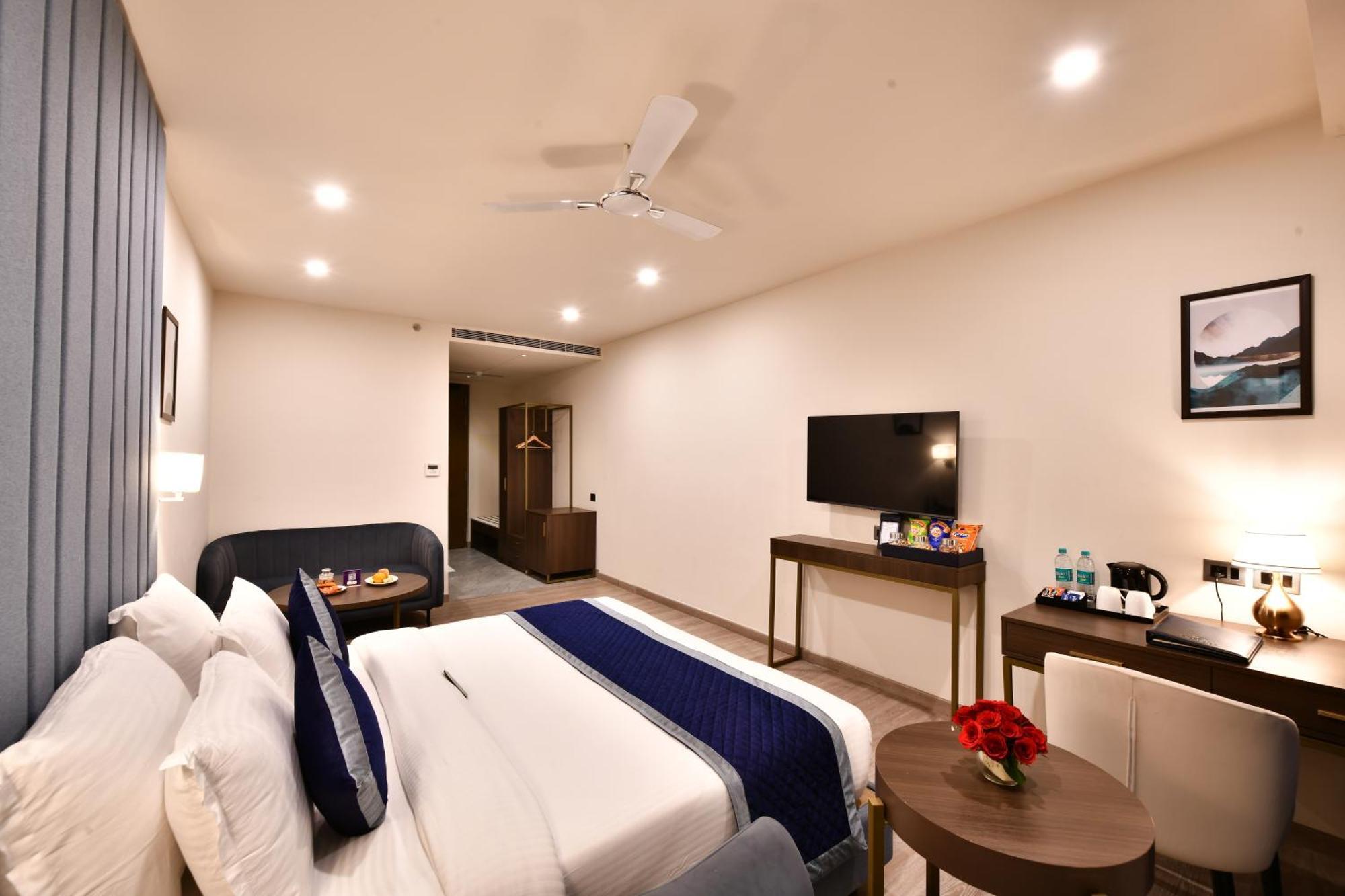 Click Collection Grand Gateway Varanasi Exterior photo